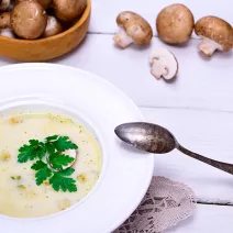 Supă de ciuperci cu tarhon și ganoderma