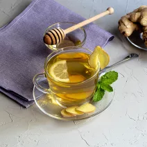 Ceai de moringa cu miere și ghimbir