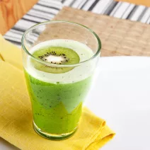 Smoothie tropical cu chlorella