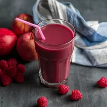 Smoothie energizant cu pudră de sfeclă roșie