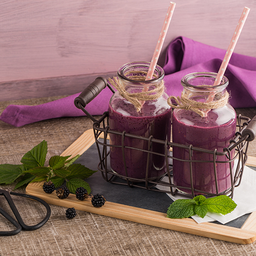 Smoothie cu aronia și fructe de pădure